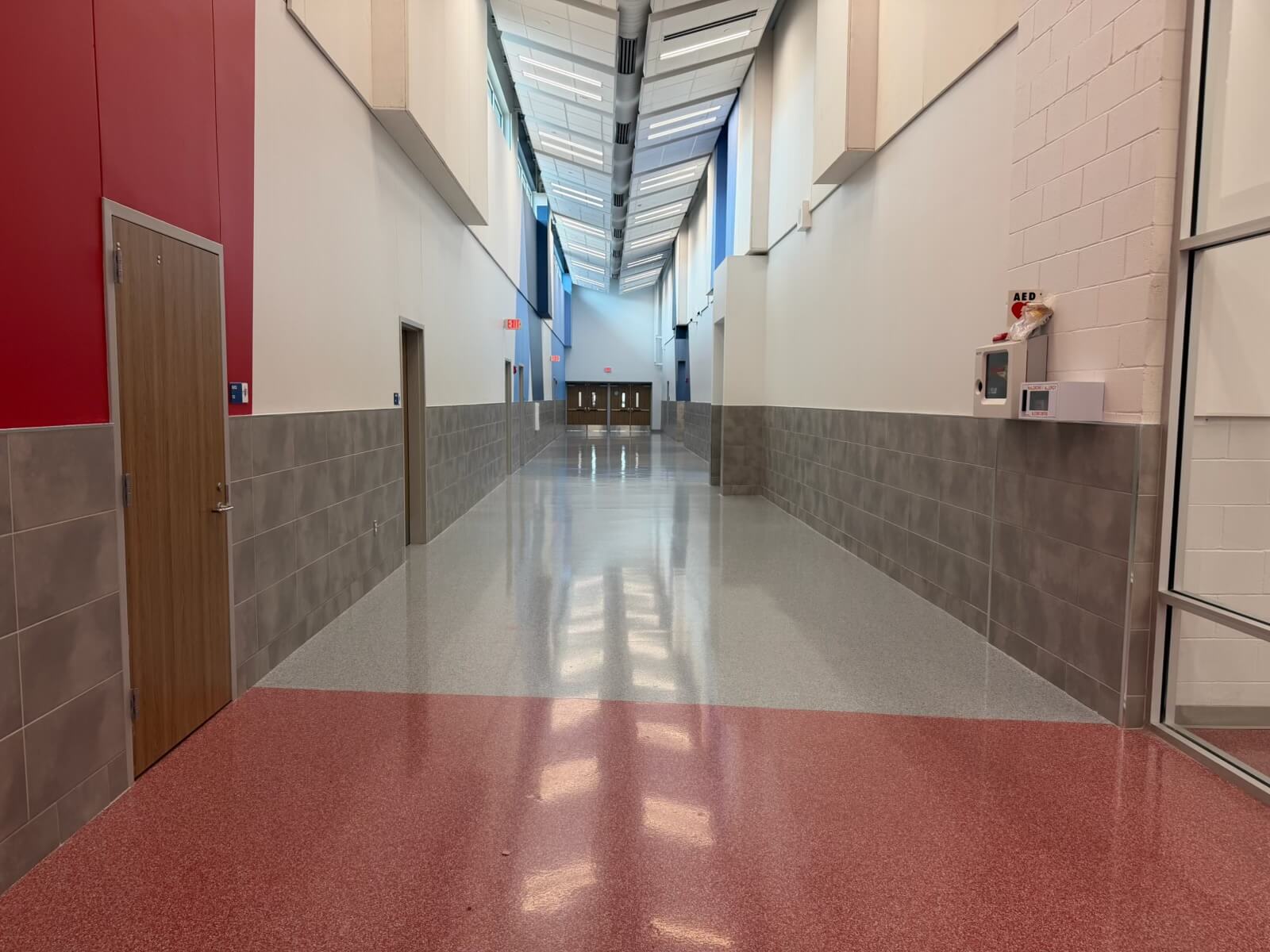 greenwood-isd-hallway-red-gray-flake-transition